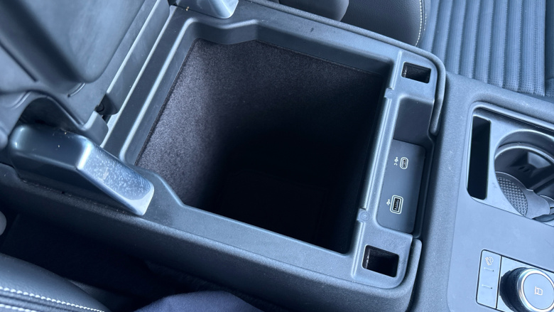 Land Rover Discovery 3.0 D300 S 5dr Auto Diesel Station Wagon